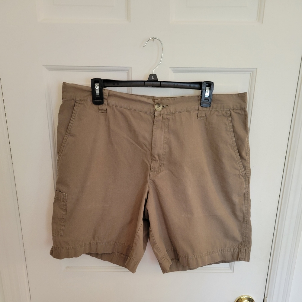 Columbia flat front shorts 38